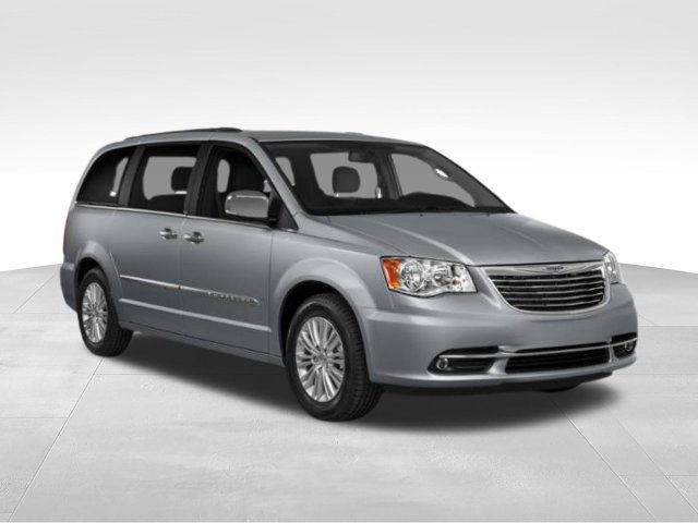 Used 2015 Chrysler Town & Country Touring-L w/ Driver Convenience Group FWD image 9
