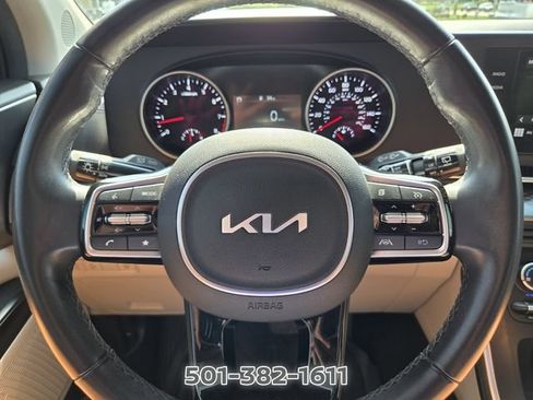 Used 2023 Kia Carnival LX FWD image 31