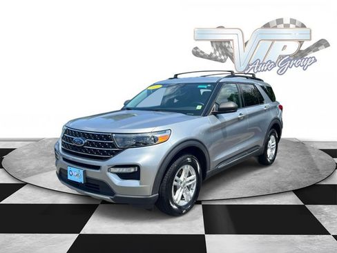 Used 2021 Ford Explorer XLT w/ Equipment Group 202A AWD/4WD image 4
