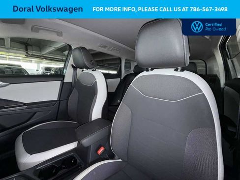 Used 2025 Volkswagen Taos SE FWD image 14
