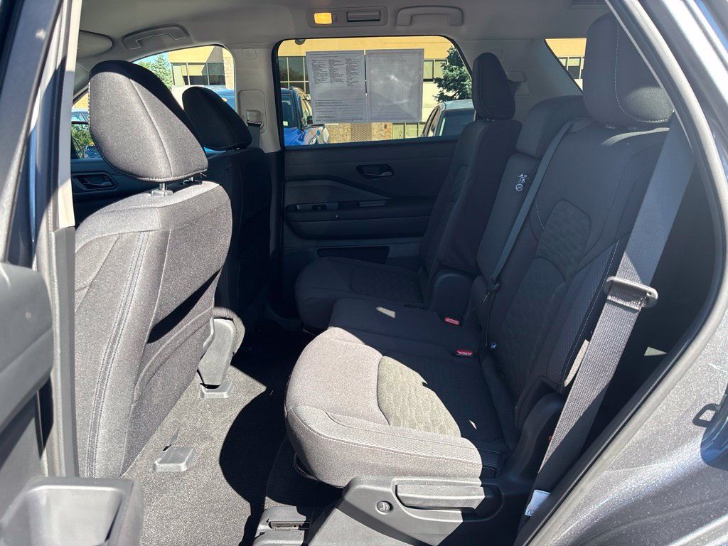 Certified 2025 Nissan Pathfinder SV AWD/4WD image 14