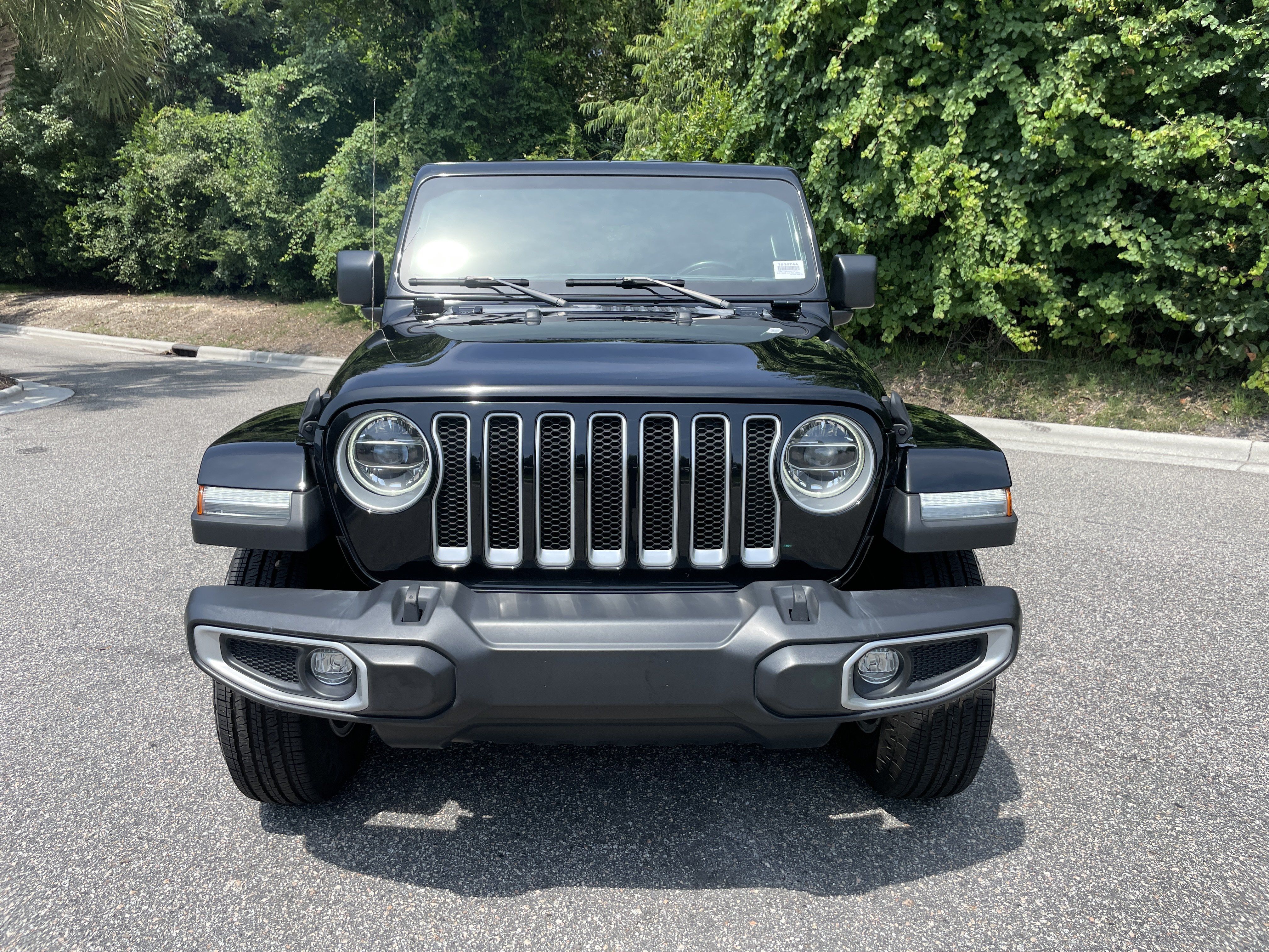Used 2022 Jeep Wrangler Unlimited Sahara w/ LED Lighting Group AWD/4WD image 3