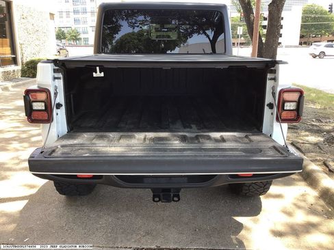 Used 2023 Jeep Gladiator Rubicon w/ LED Lighting Group AWD/4WD image 10