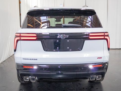 New 2026 Chevrolet Traverse RS w/ LPO, Floor Liner Package image 3