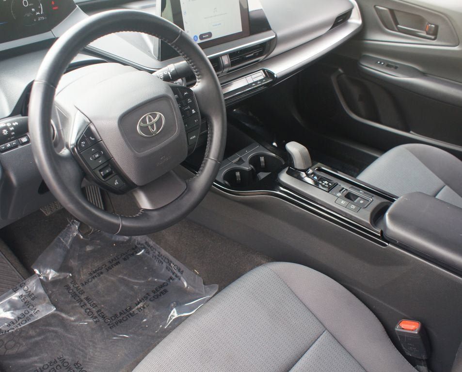 Used 2023 Toyota Prius LE FWD image 13