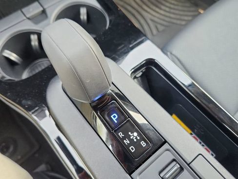Certified 2025 Toyota Prius XLE FWD image 15