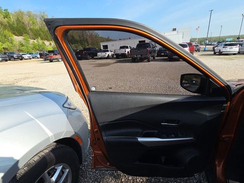 Used 2020 Nissan Kicks SR w/ SR Premium Package image 7