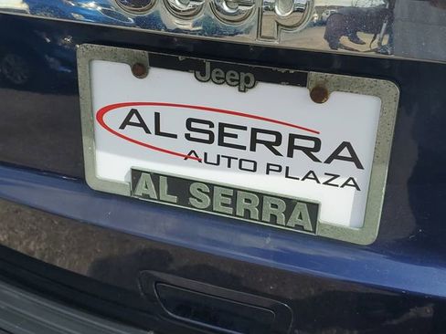 Used 2012 Jeep Grand Cherokee Laredo w/ Laredo E Group AWD/4WD image 6
