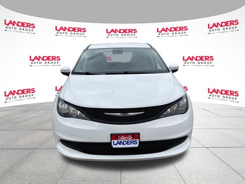 Used 2023 Chrysler Voyager LX image 8