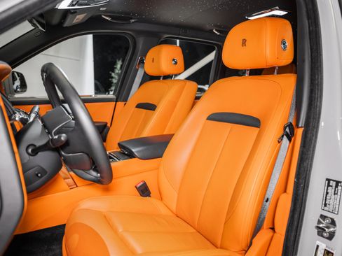 Used 2022 Rolls-Royce Cullinan w/ Dark Exterior Package image 18