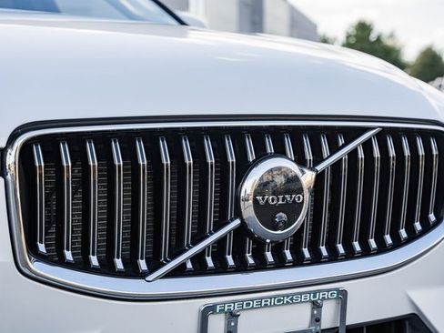 Used 2023 Volvo XC60 B5 Plus w/ Climate Package image 12