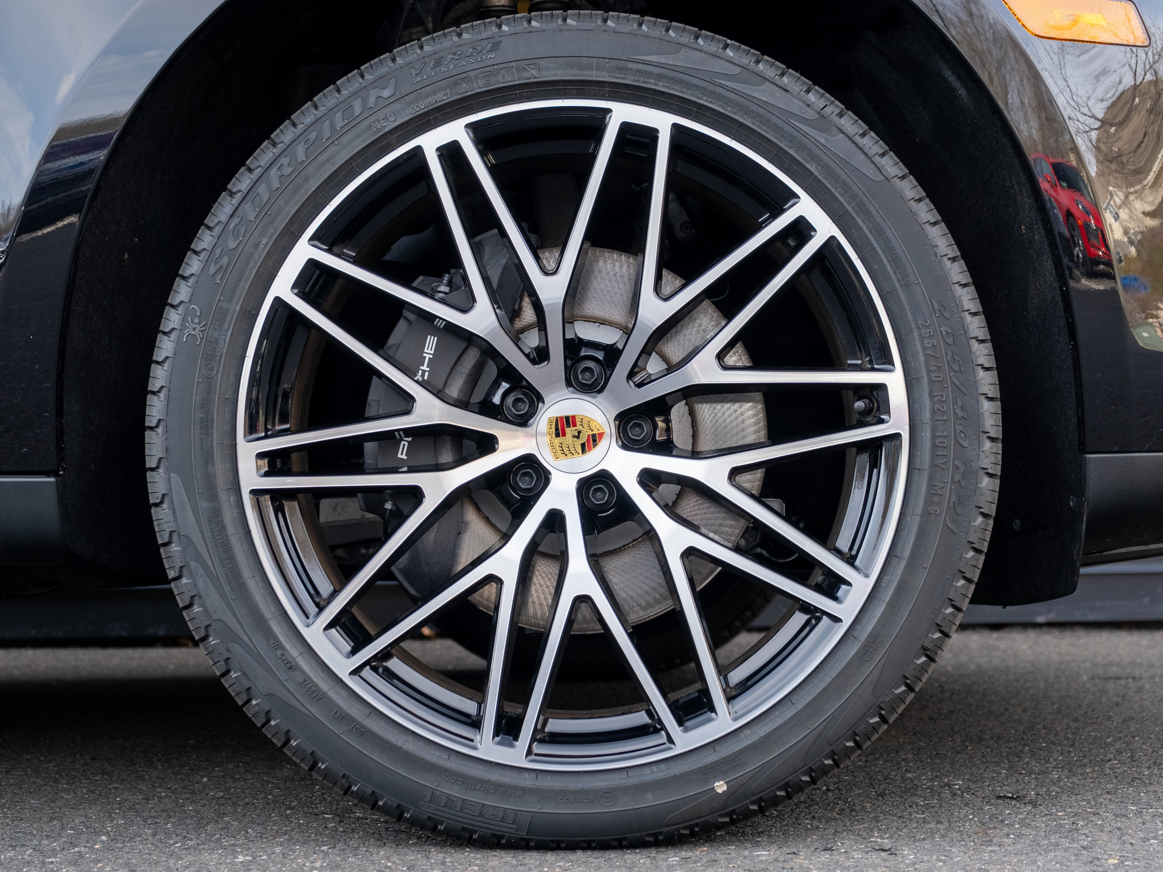 Certified 2026 Porsche Macan AWD/4WD image 15
