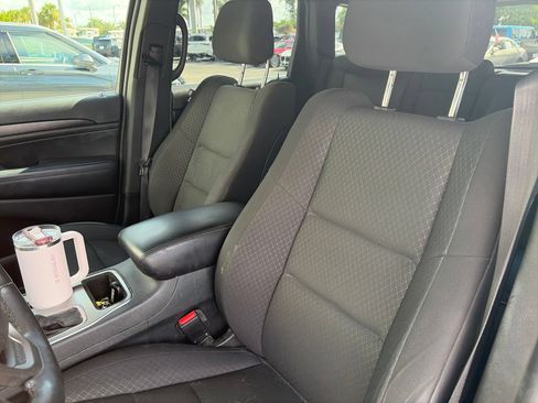 Used 2018 Jeep Grand Cherokee Laredo RWD image 11