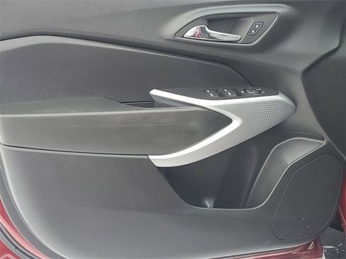 Certified 2024 Chevrolet Trax RS w/ Driver Confidence Package image 20