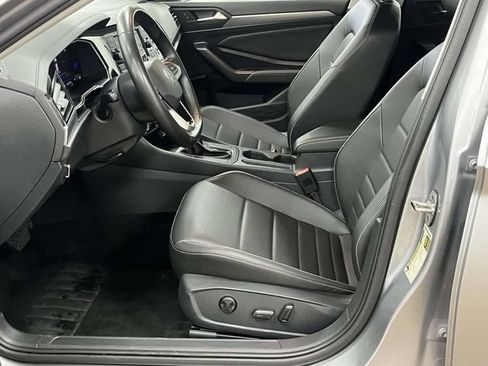 Used 2024 Volkswagen Jetta SE FWD image 15