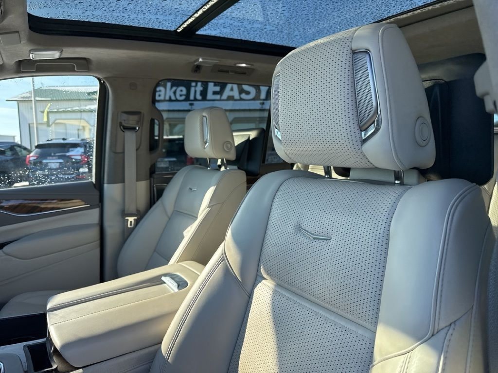 Used 2024 Cadillac Escalade ESV Sport Platinum AWD/4WD image 13