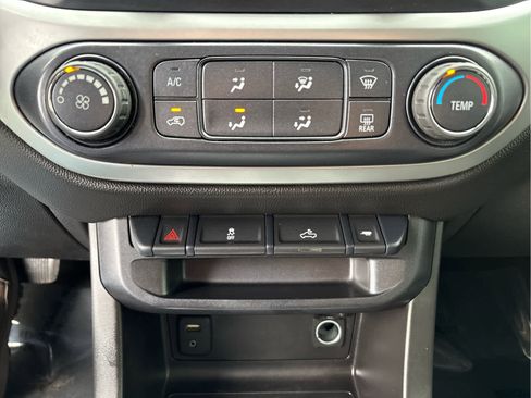 Used 2017 Chevrolet Colorado LT w/ LT Convenience Package image 18