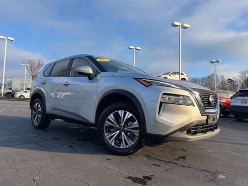 Used 2023 Nissan Rogue SV image 3