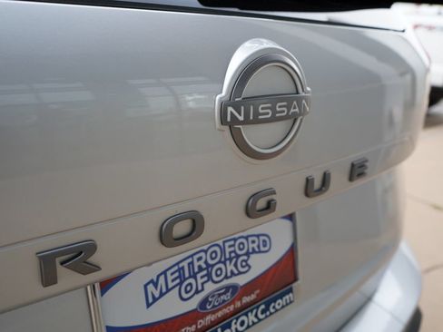 Used 2025 Nissan Rogue SV FWD image 5