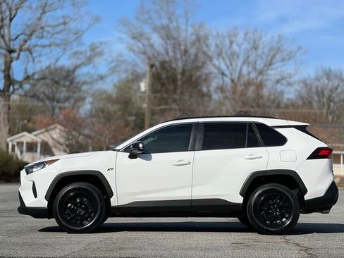 Used 2019 Toyota RAV4 LE image 8