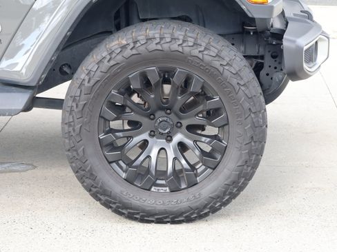 Used 2020 Jeep Wrangler Unlimited Sahara AWD/4WD image 11