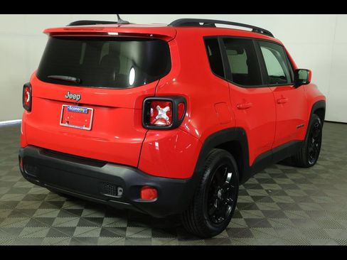 Used 2017 Jeep Renegade Latitude image 13