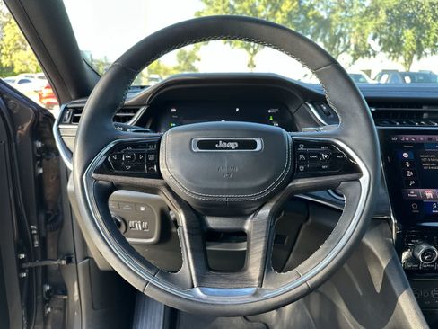 Used 2022 Jeep Grand Cherokee Overland AWD/4WD image 20