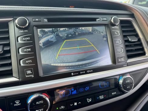 Used 2017 Toyota Highlander Limited AWD/4WD image 15