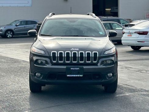 Used 2017 Jeep Cherokee Latitude w/ Comfort/Convenience Group image 10