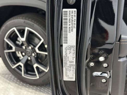 New 2026 Jeep Cherokee Overland image 32