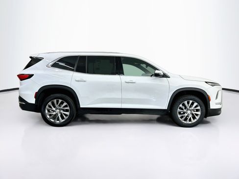 Used 2025 Buick Enclave Preferred AWD/4WD image 10
