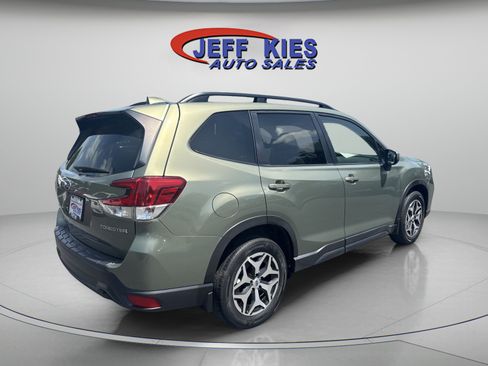 Used 2021 Subaru Forester Premium AWD/4WD image 5