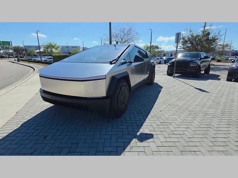 Used 2024 Tesla Cybertruck AWD Crew Cab image 43