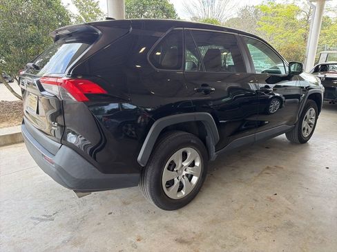 Used 2022 Toyota RAV4 LE image 3