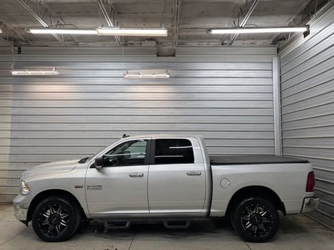 Used 2018 RAM 1500 SLT AWD/4WD image 8