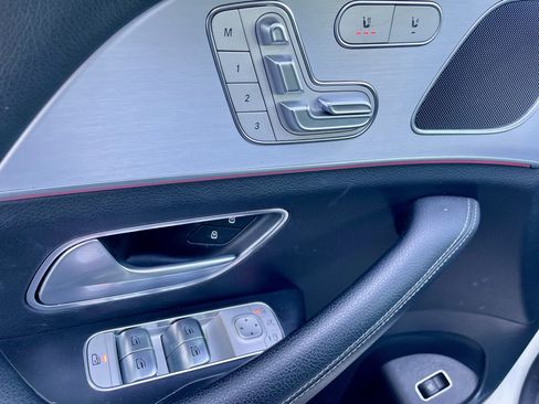 Used 2024 Mercedes-Benz GLE 350 4MATIC image 11