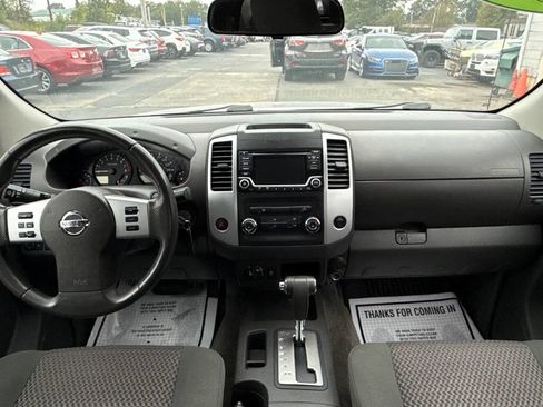 Used 2016 Nissan Frontier SV image 18