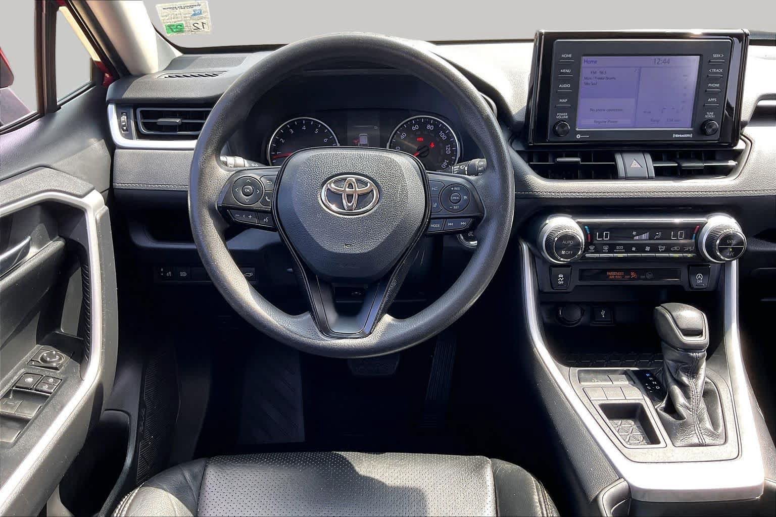 Used 2021 Toyota RAV4 XLE w/ Convenience Package FWD image 5