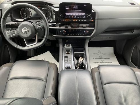 Used 2023 Nissan Pathfinder SL AWD/4WD image 16