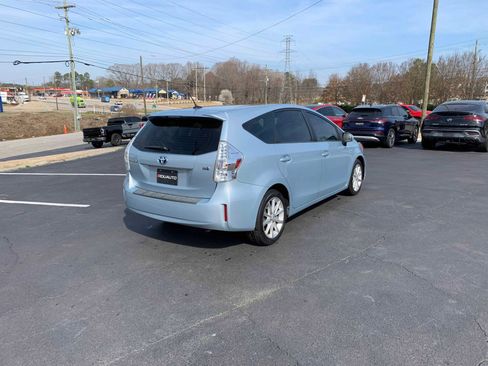 Used 2014 Toyota Prius V Five image 10