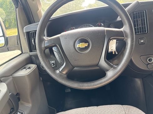 Used 2016 Chevrolet Express 2500 RWD image 14