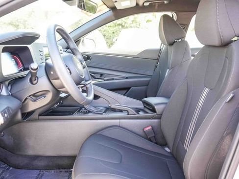 Certified 2025 Hyundai Elantra Sport image 18