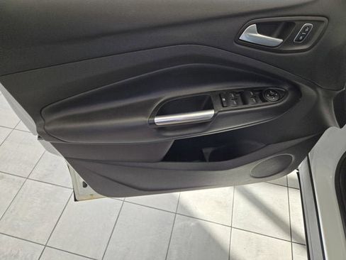 Used 2017 Ford Escape SE w/ SE Sport Appearance Package image 17
