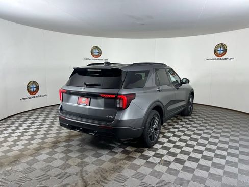 Used 2025 Ford Explorer ST-Line w/ ST-Line Street Pack AWD/4WD image 19