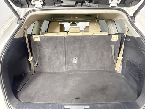 Certified 2024 Toyota Highlander XLE image 41