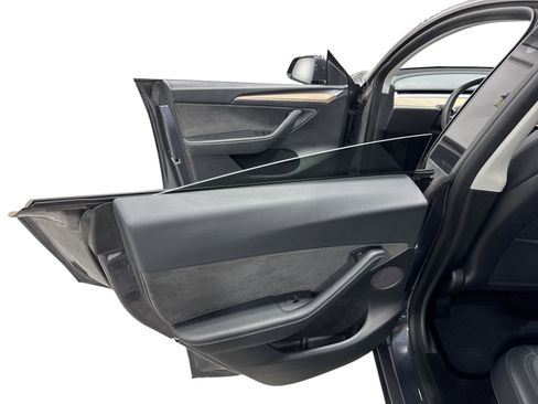 Certified 2023 Tesla Model Y Long Range AWD/4WD image 10