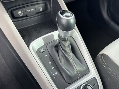 Used 2023 Hyundai Venue SEL image 14