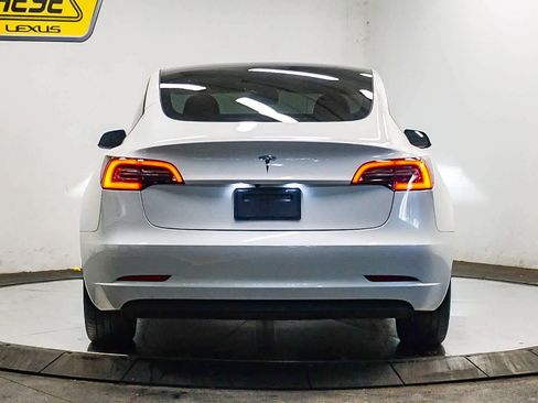 Used 2023 Tesla Model 3 Standard Range image 3