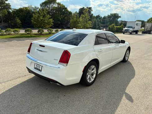 Used 2021 Chrysler 300 Touring RWD image 5