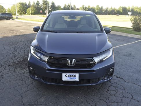 Used 2025 Honda Odyssey Touring image 2